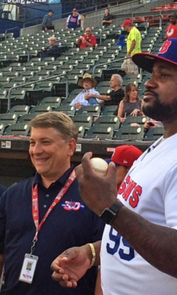 Bills' Dareus makes 1st pitch in bid to put troubles behind